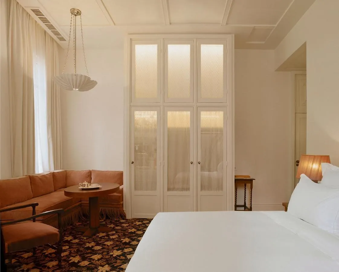 Hotel Chateau Voltaire Parigi
