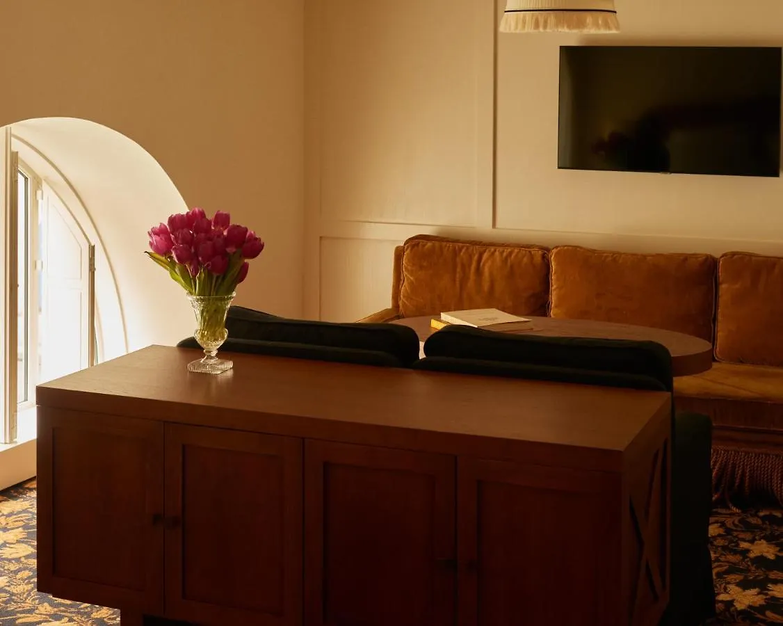 Chateau Voltaire Hotel 5*