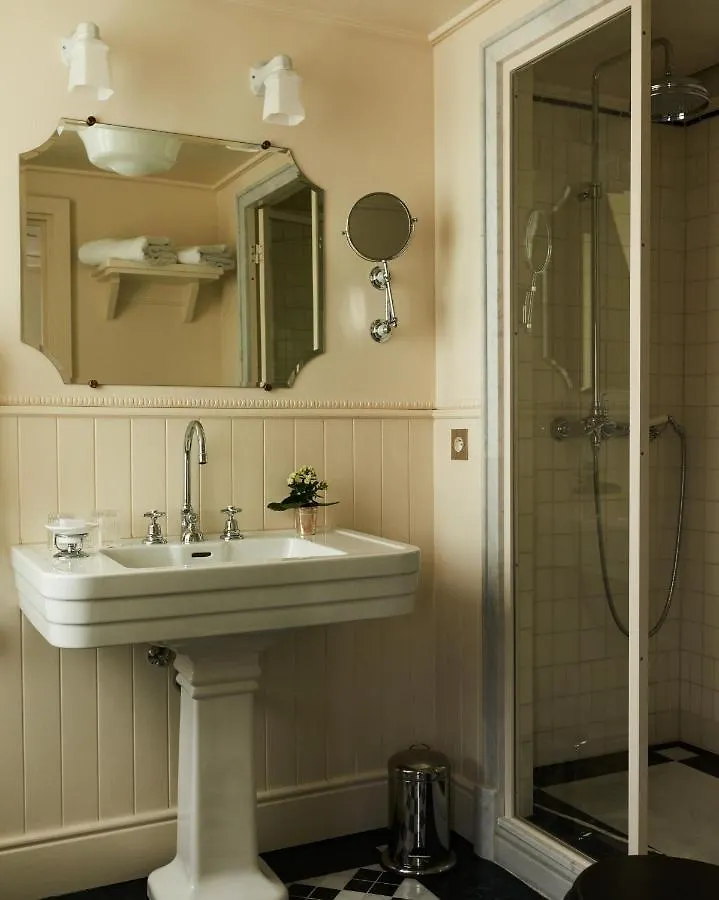 Hotel Chateau Voltaire Paris