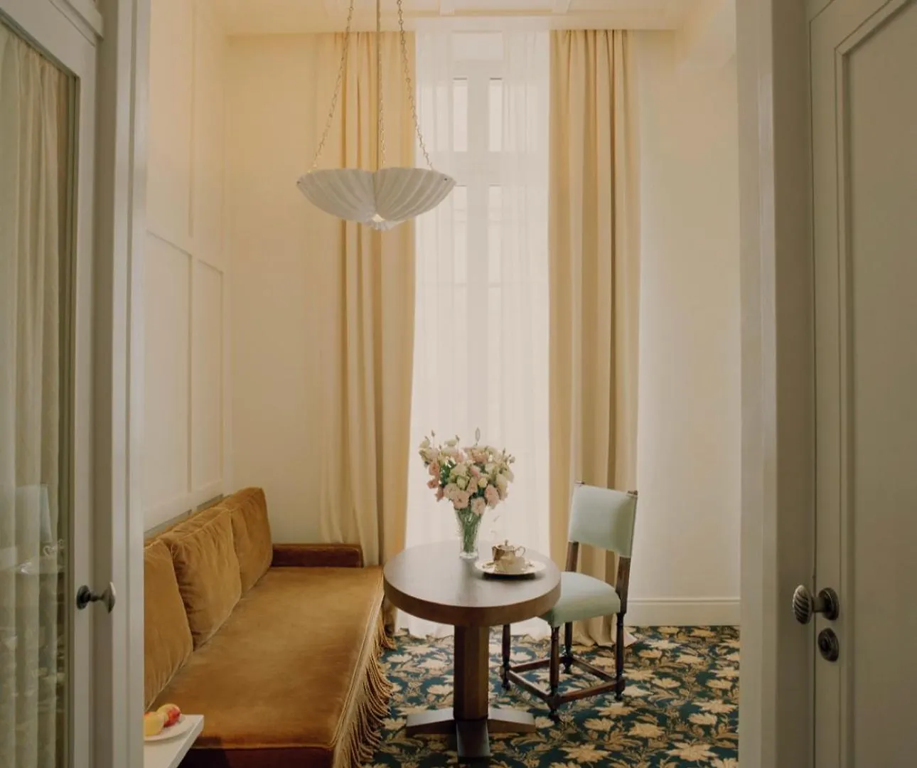 Chateau Voltaire Hotel 5*