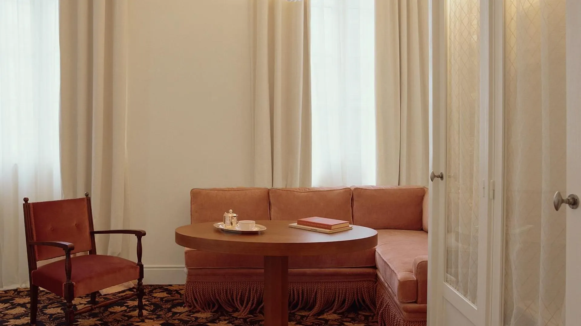 Chateau Voltaire 5* Parigi