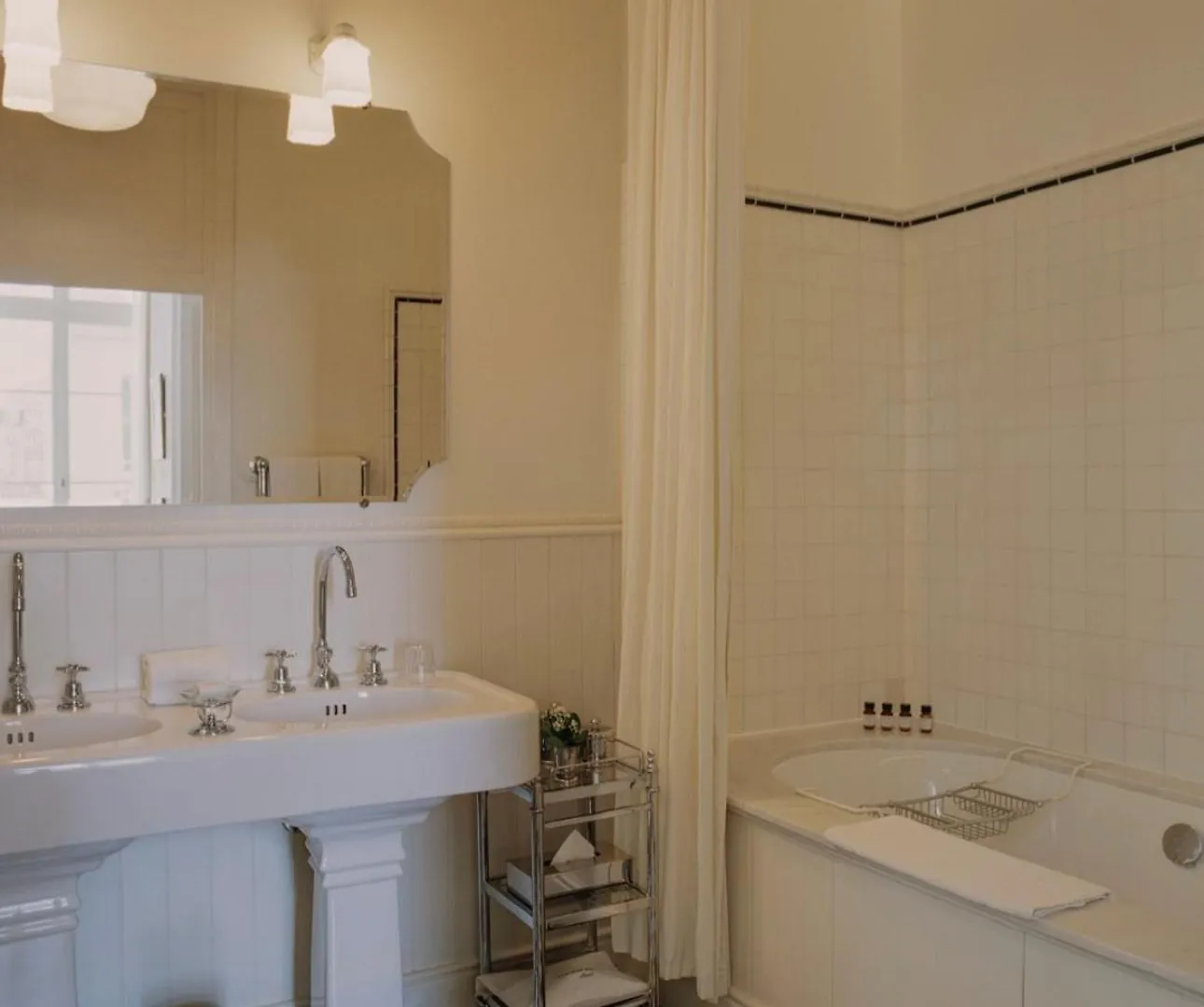 Chateau Voltaire Paris